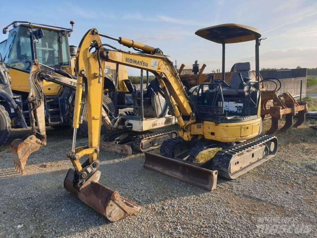 Komatsu PC26MR-3 小型挖掘机