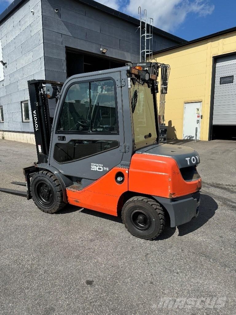 Toyota 02-8FDF30 柴油叉车