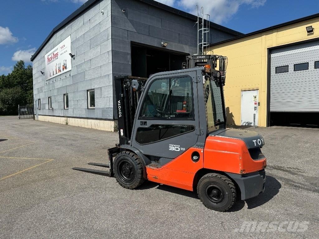 Toyota 02-8FDF30 柴油叉车