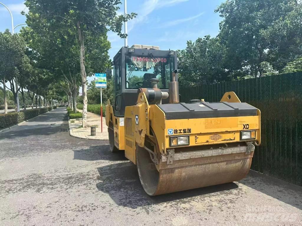 XCMG XD 82 土壤压实机