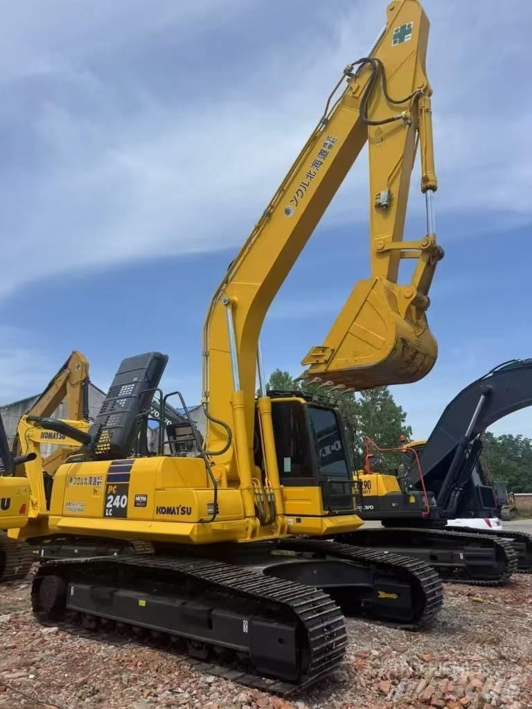 Komatsu 240LC-8 履带挖掘机