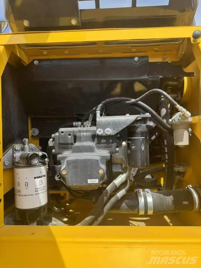 Komatsu 240LC-8 履带挖掘机