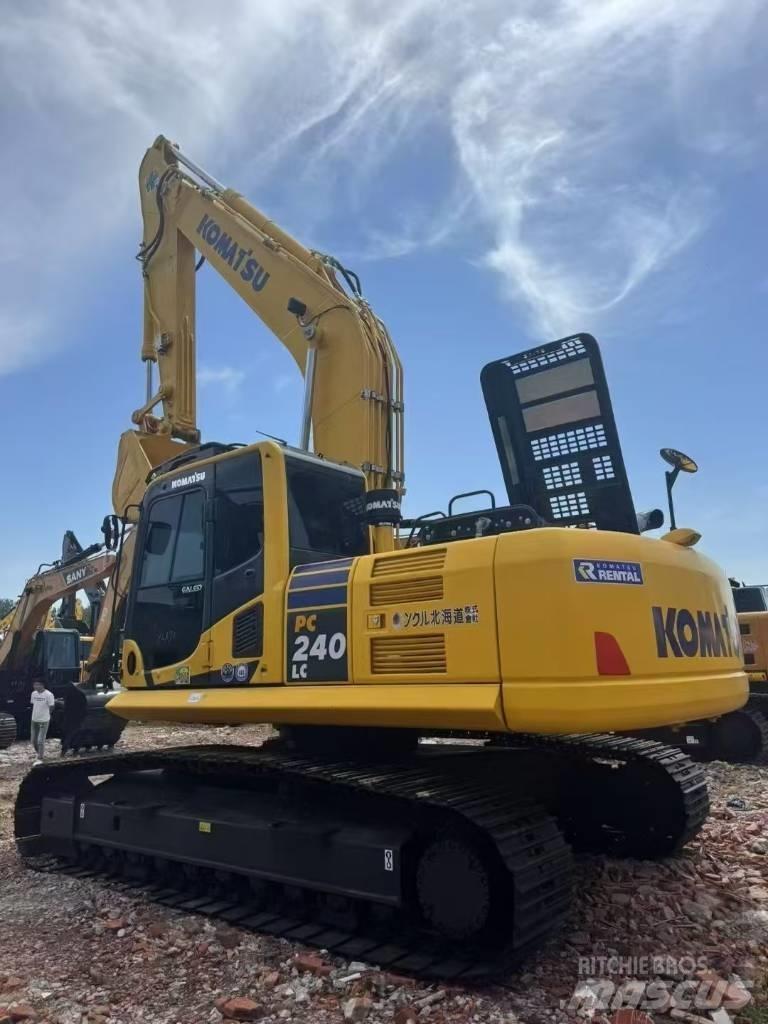 Komatsu 240LC-8 履带挖掘机