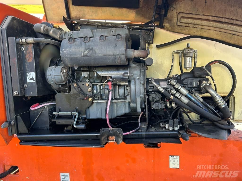 JLG 800 AJ 曲臂高空工作平台