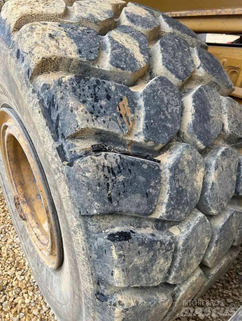 CAT 730 铰接式自卸车