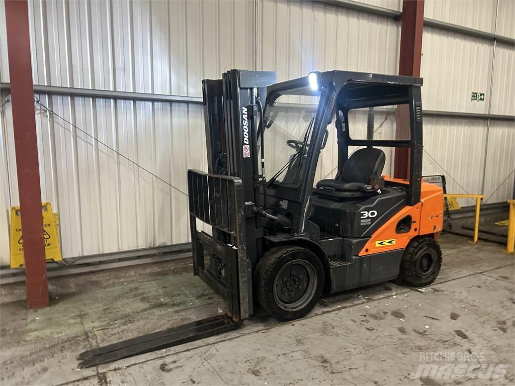 Doosan D30S-5 柴油叉车