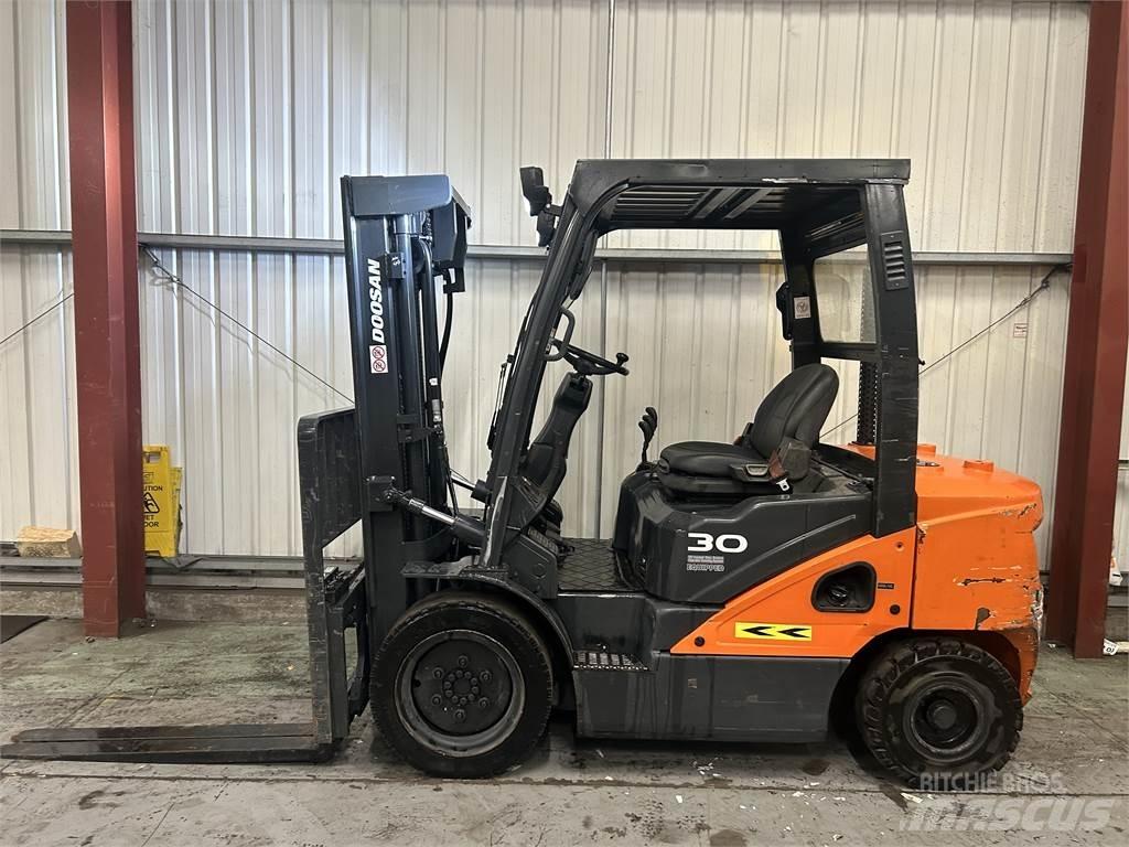 Doosan D30S-5 柴油叉车