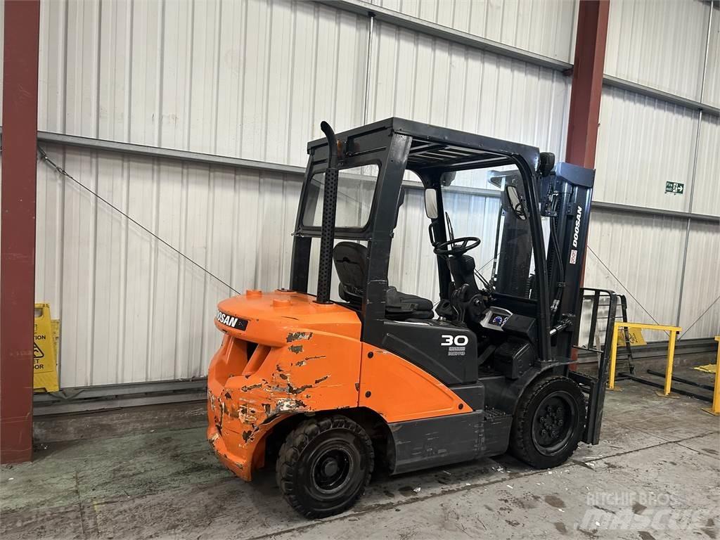 Doosan D30S-5 柴油叉车