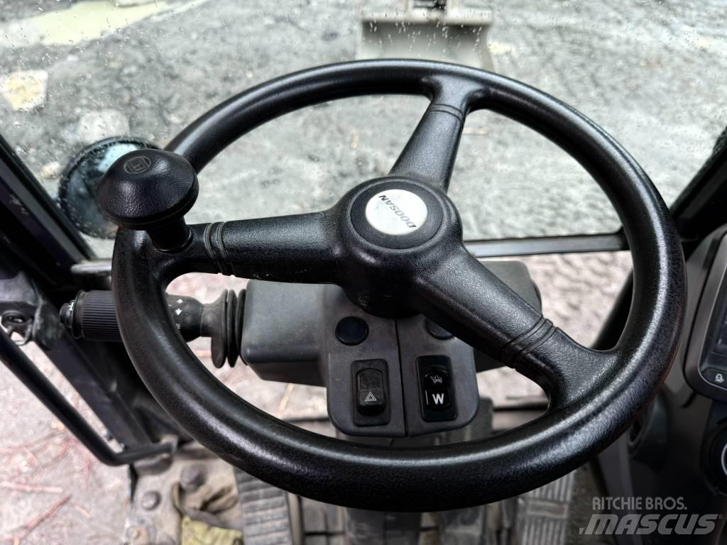 Doosan 140 W 轮式挖掘机