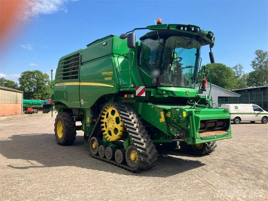 John Deere T670 联合收割机