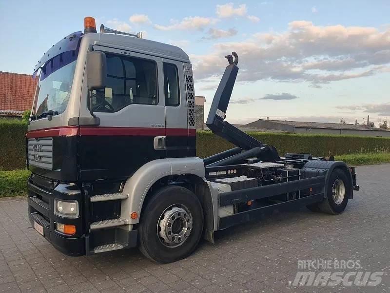 MAN TG 310 A 工程吊钩车