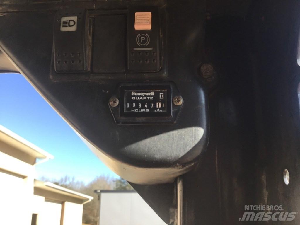 Takeuchi TS60V 滑移装载机