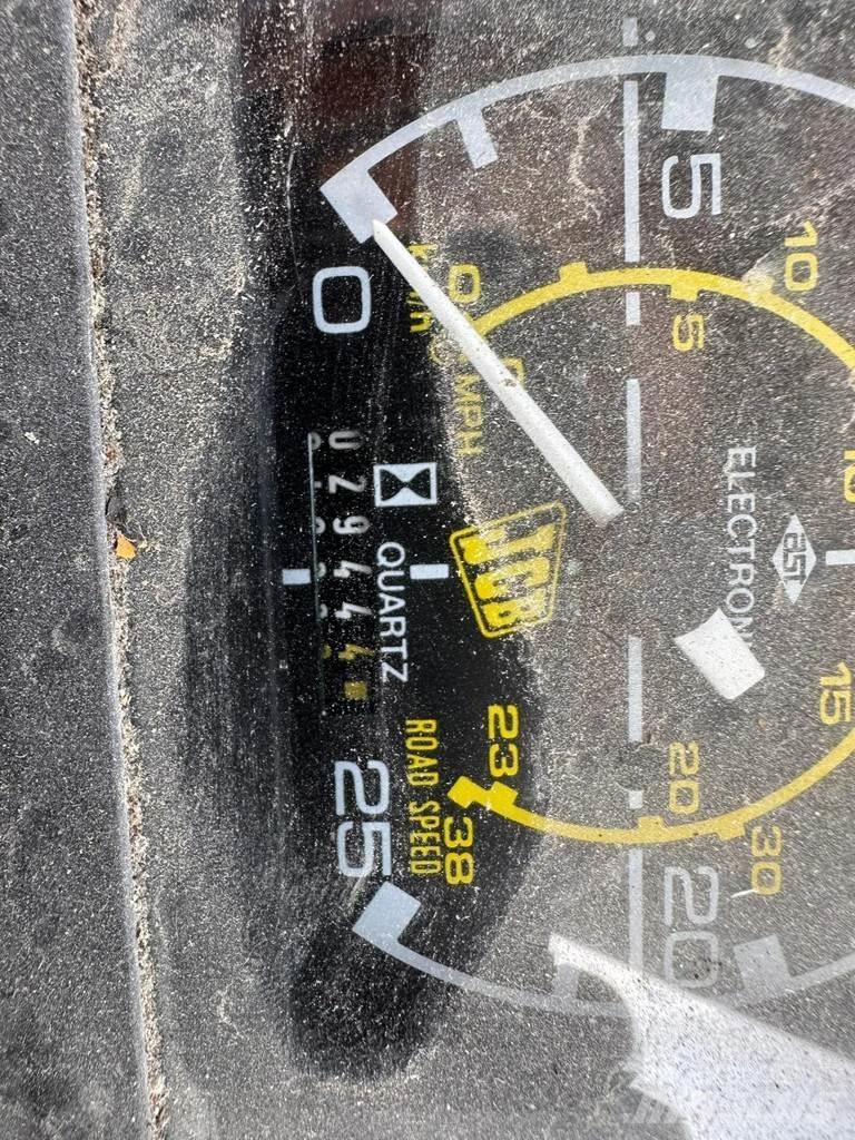JCB 3CX 4x4 反铲装载机