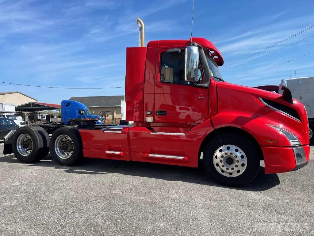 Volvo VNL64T300 牵引车