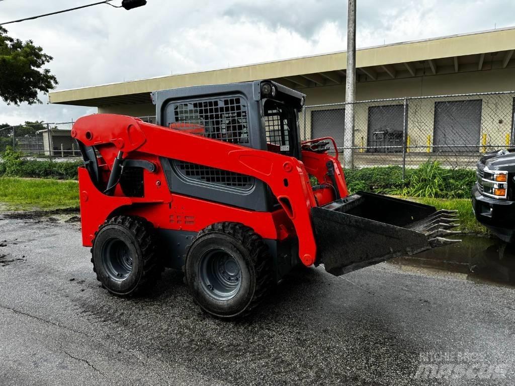 Kubota SSV 75 滑移装载机