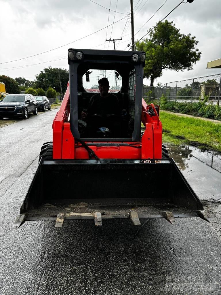 Kubota SSV 75 滑移装载机
