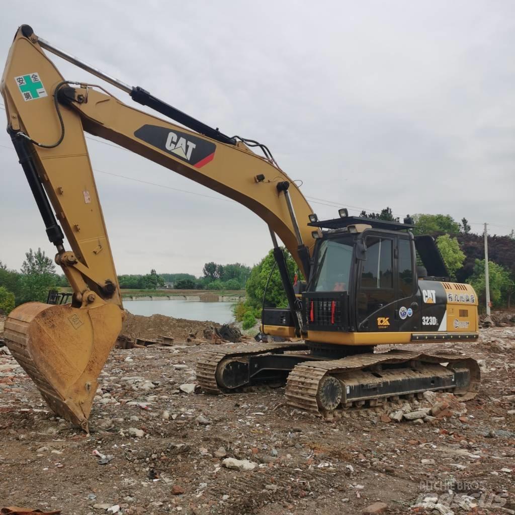 CAT 323DL 履带挖掘机