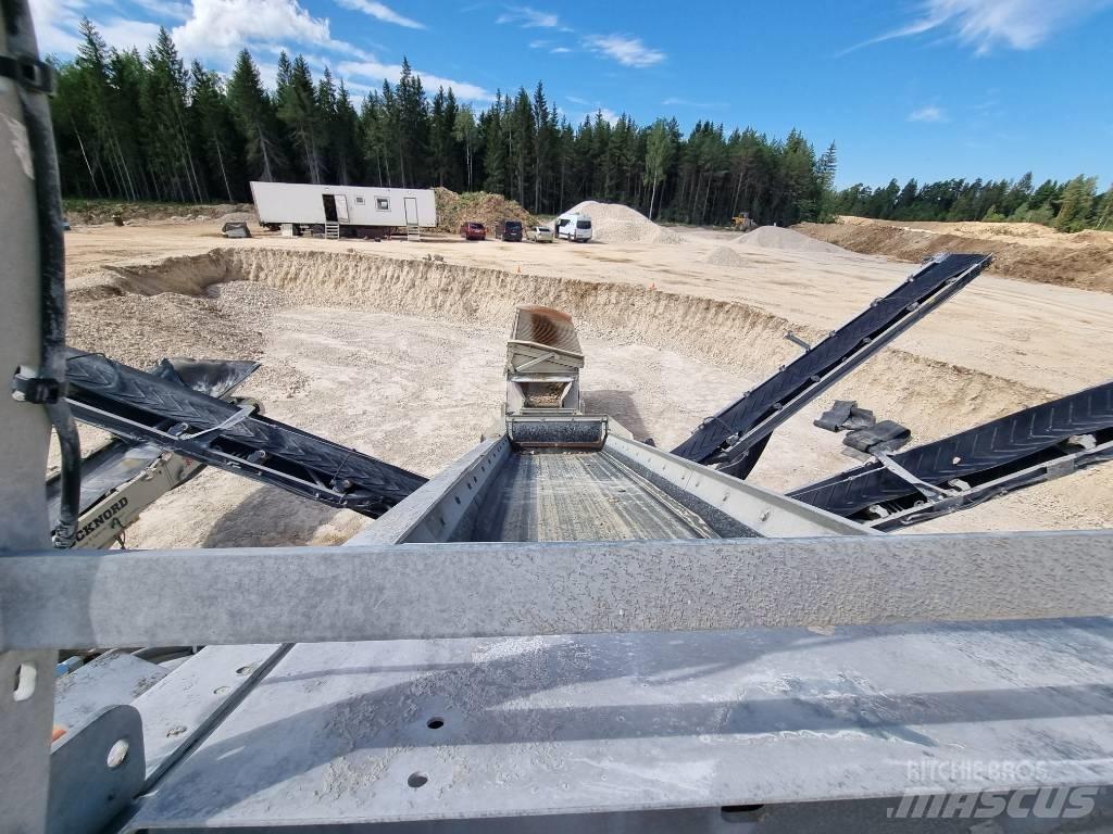 Metso ST 4.8 移动式筛分机