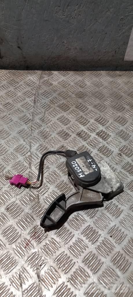 MAN TGA  812559706084 驾驶室与内部