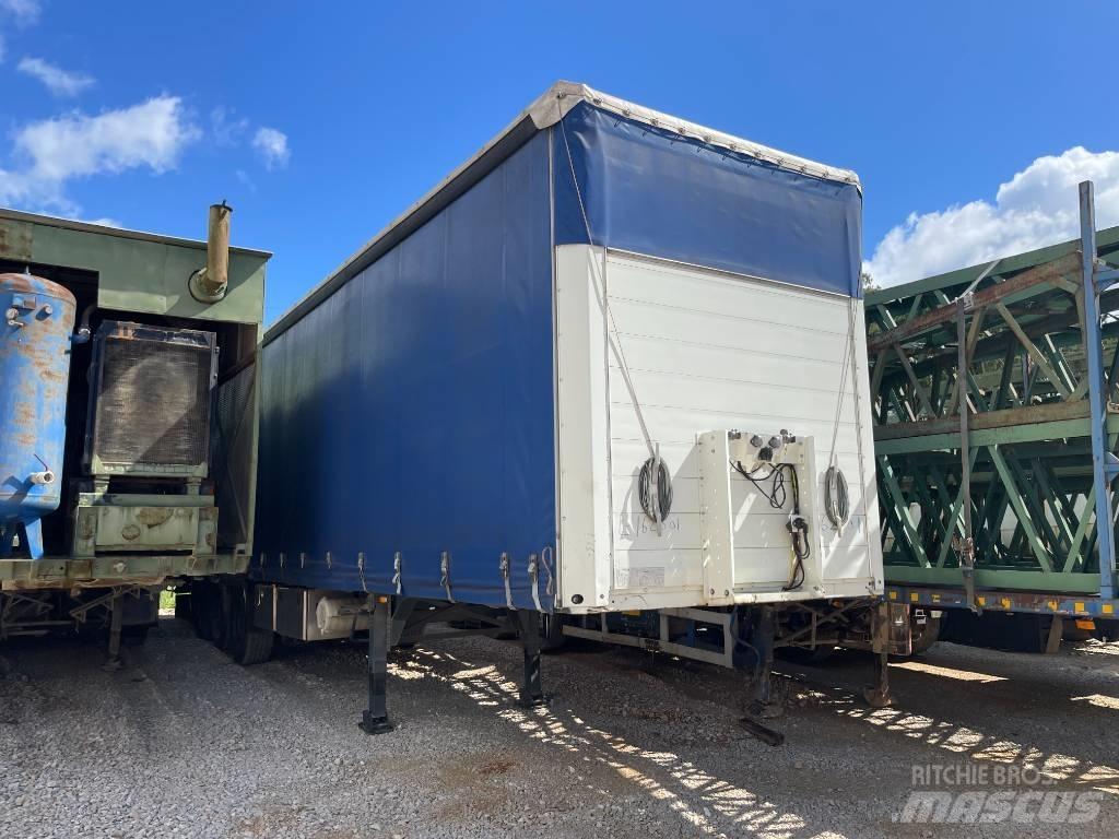 Schmitz SFG 24 半挂厢式车