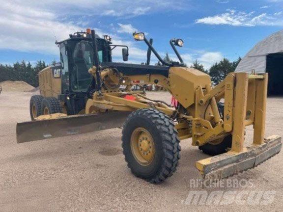 CAT 140 M 2 平地机/推土机