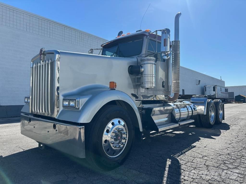 Kenworth W 900 L 牵引车