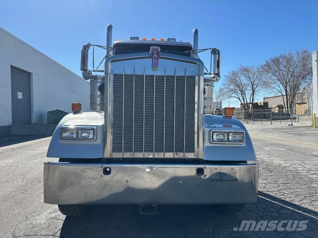 Kenworth W 900 L 牵引车