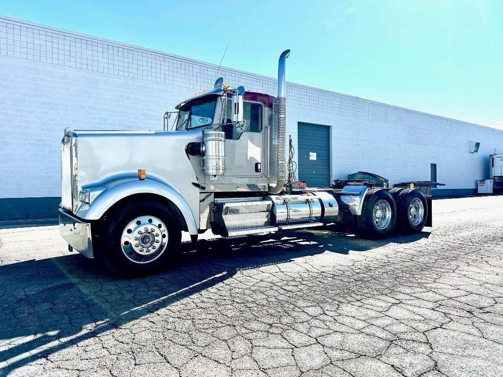 Kenworth W 900 L 牵引车