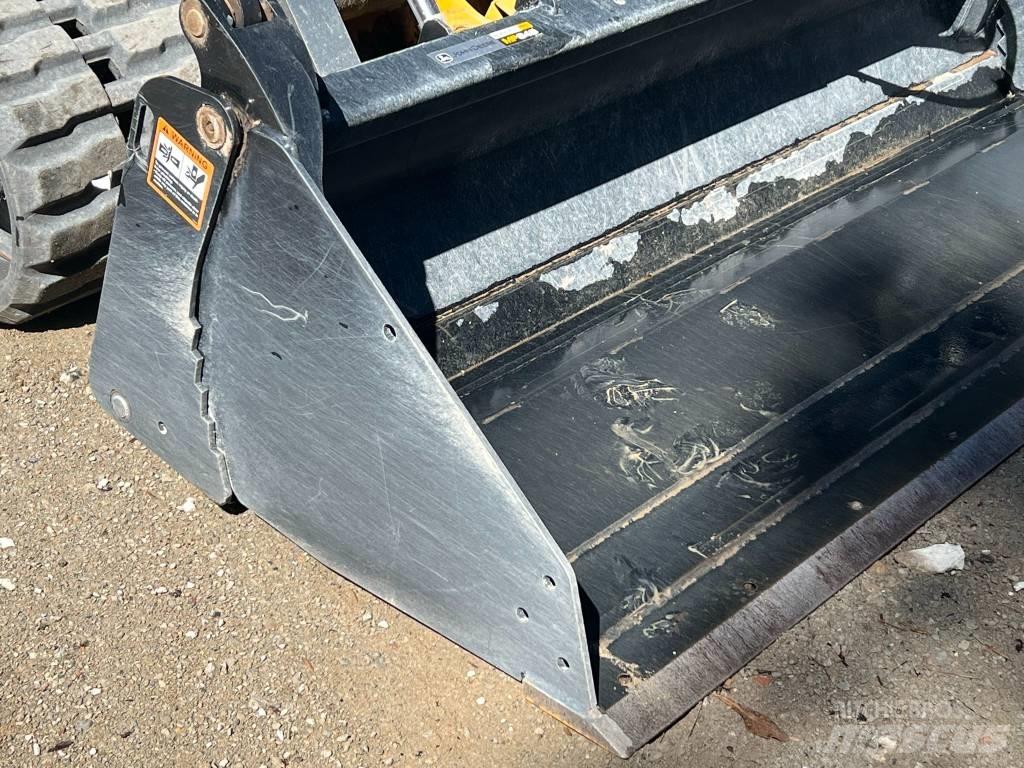 John Deere 333G 滑移装载机