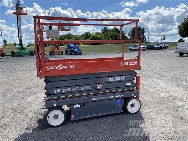 SkyJack SJ III 3226 剪叉式升降机