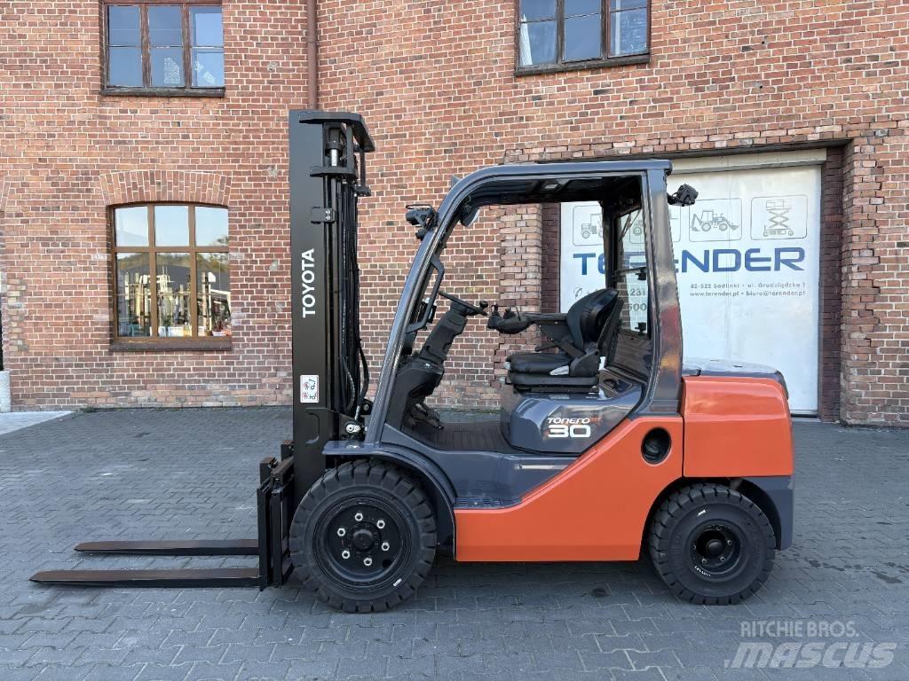 Toyota 06-8FDF30 柴油叉车