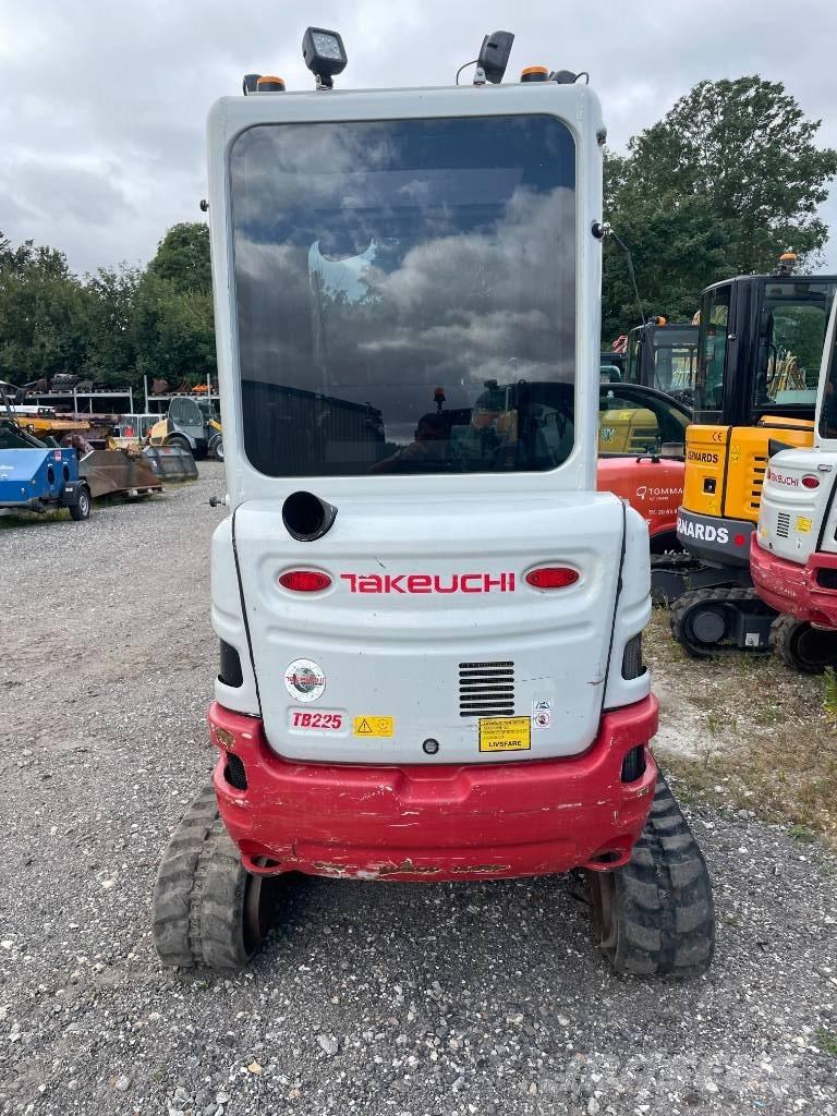 Takeuchi TB 225 小型挖掘机