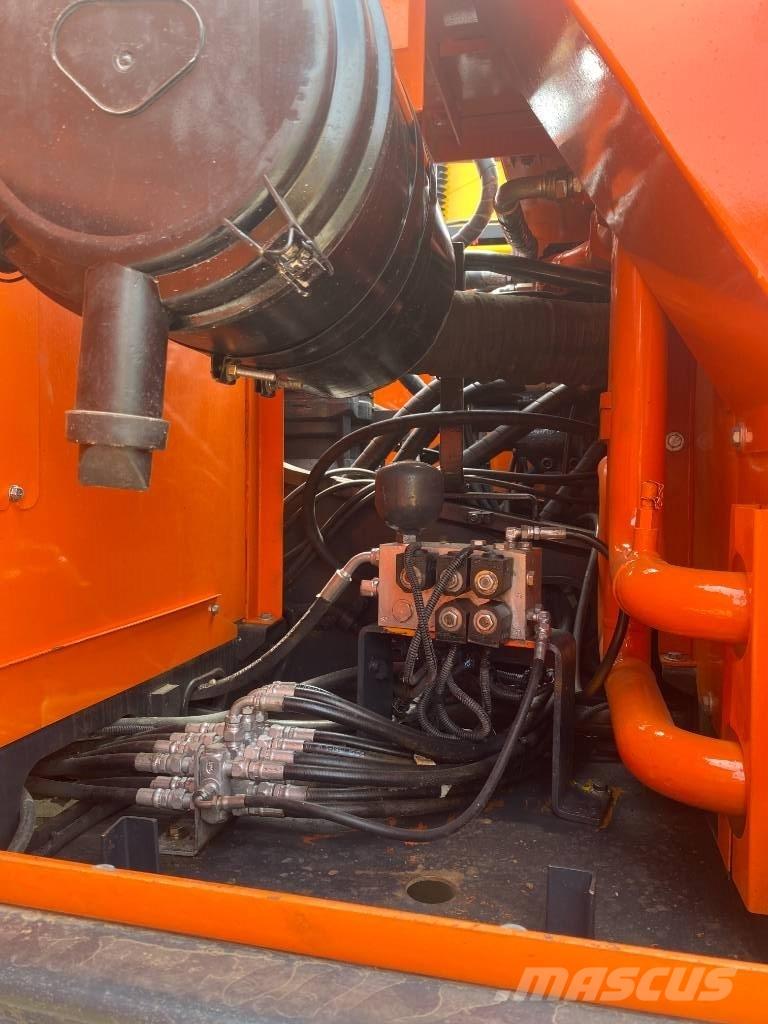 Doosan DX 300 履带挖掘机