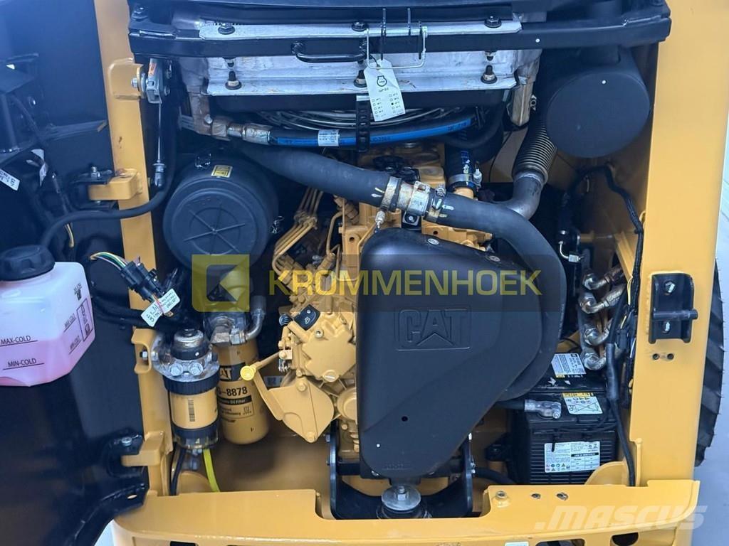 CAT 216 B3 滑移装载机