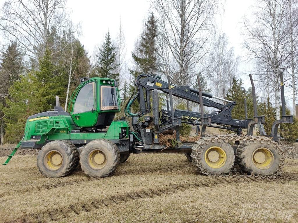 John Deere 1210 G 集运机