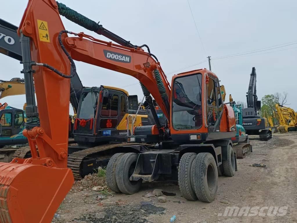 Doosan 150 W-7 轮式挖掘机