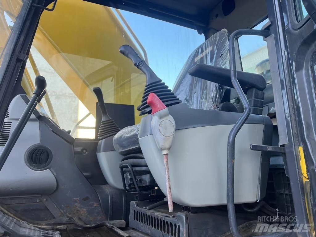 Komatsu pc220-8mo 履带挖掘机