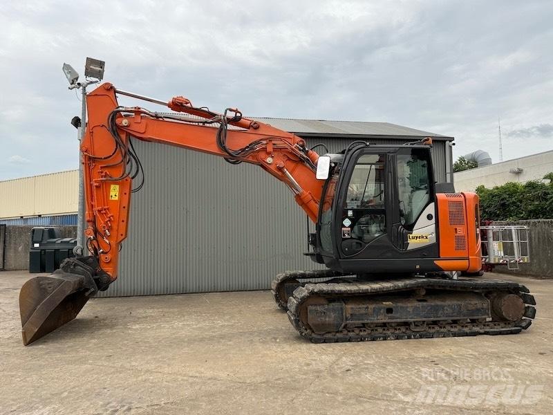 Hitachi ZX 135 US-6 履带挖掘机