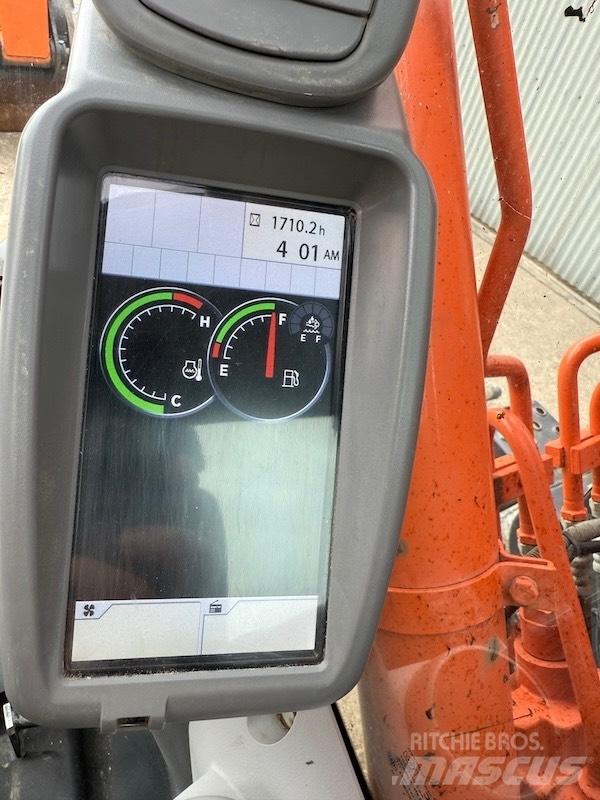 Hitachi ZX 135 US-6 履带挖掘机