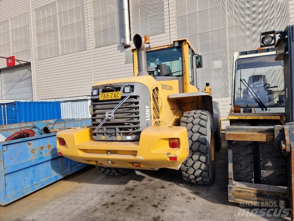 Volvo L 120 F 轮式装载机