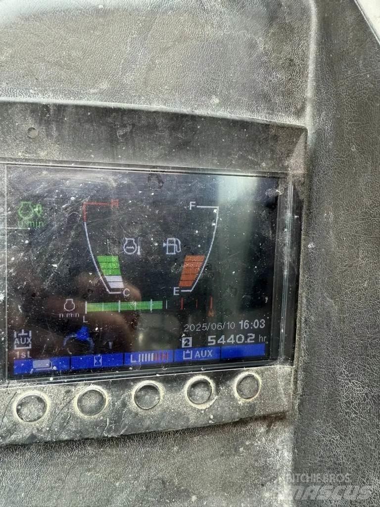 Takeuchi TB230 小型挖掘机