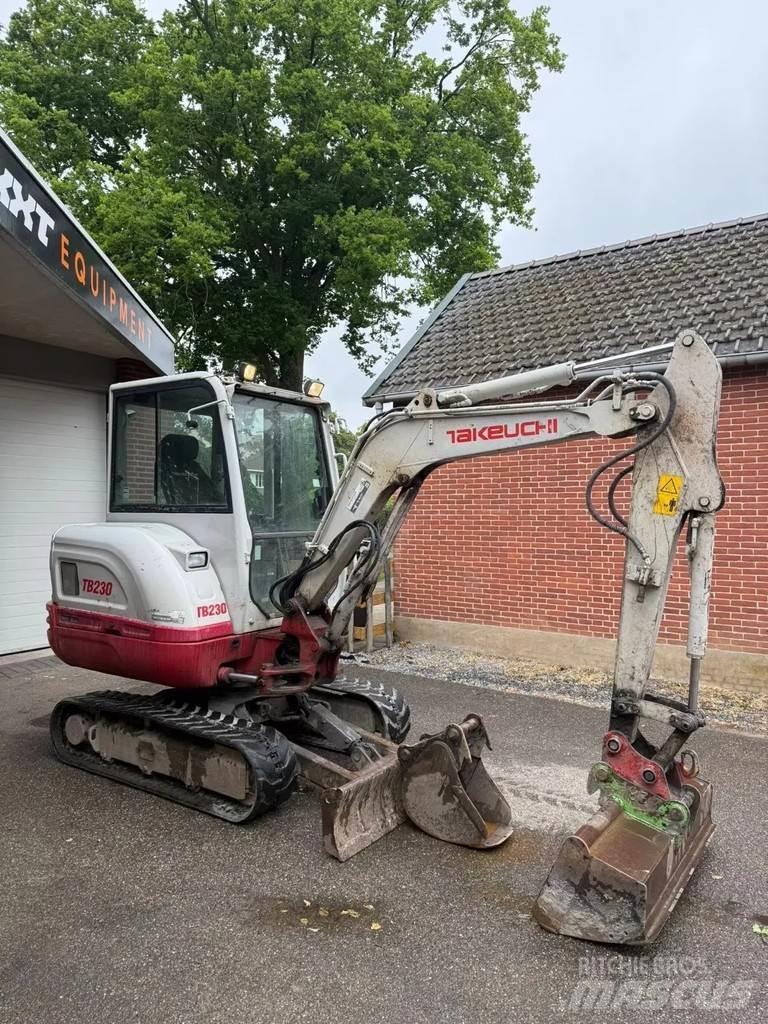 Takeuchi TB230 小型挖掘机