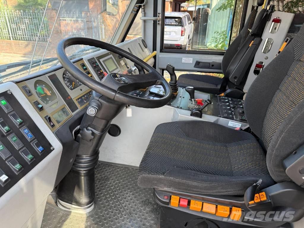 MAN X 1000 , 8 x 8 消防车