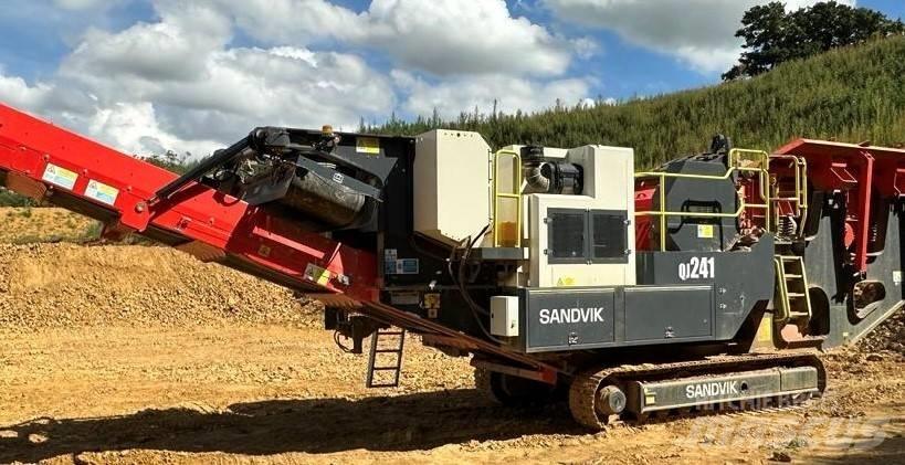 Sandvik QJ 241 移动式破碎机