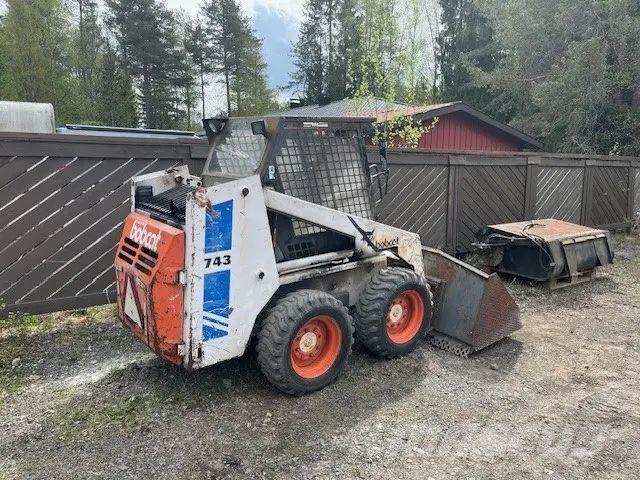 Bobcat 743 滑移装载机