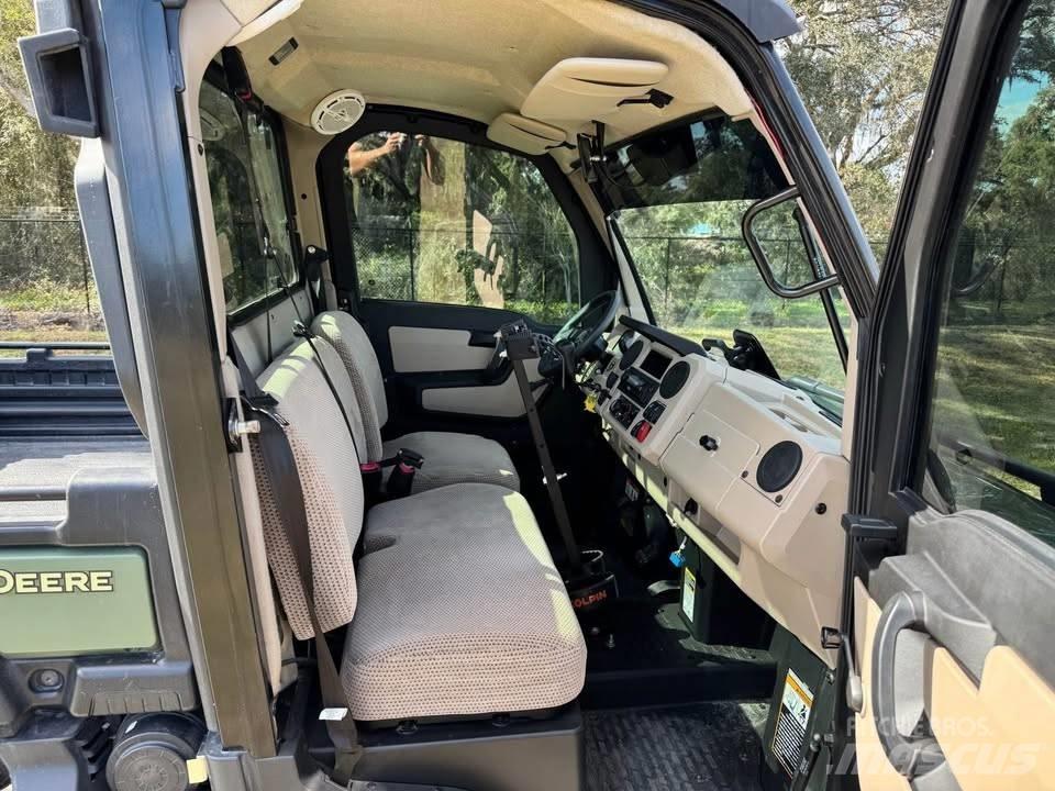 John Deere XUV835R 全地形车