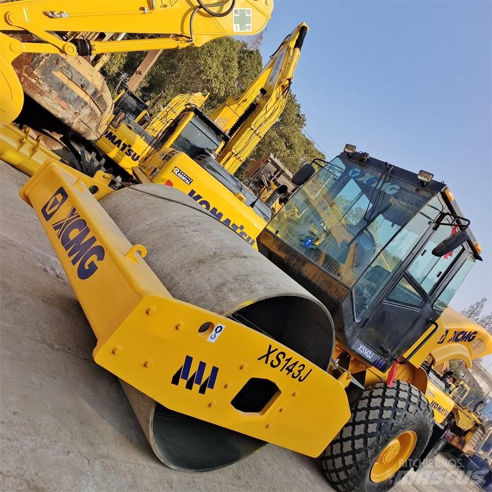 XCMG XS 142 J 单轮压路机
