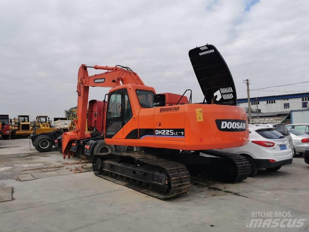 Doosan DH225 履带挖掘机