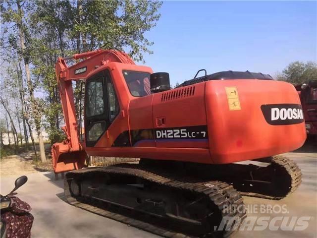 Doosan DH225 履带挖掘机