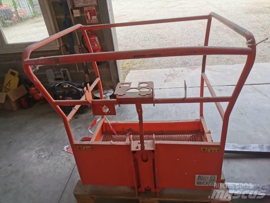 JLG Toucan 10 E 吊杆和铲斗